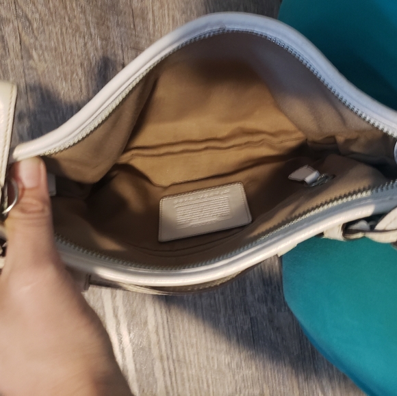 Small Coach purse - Picture 2 of 5